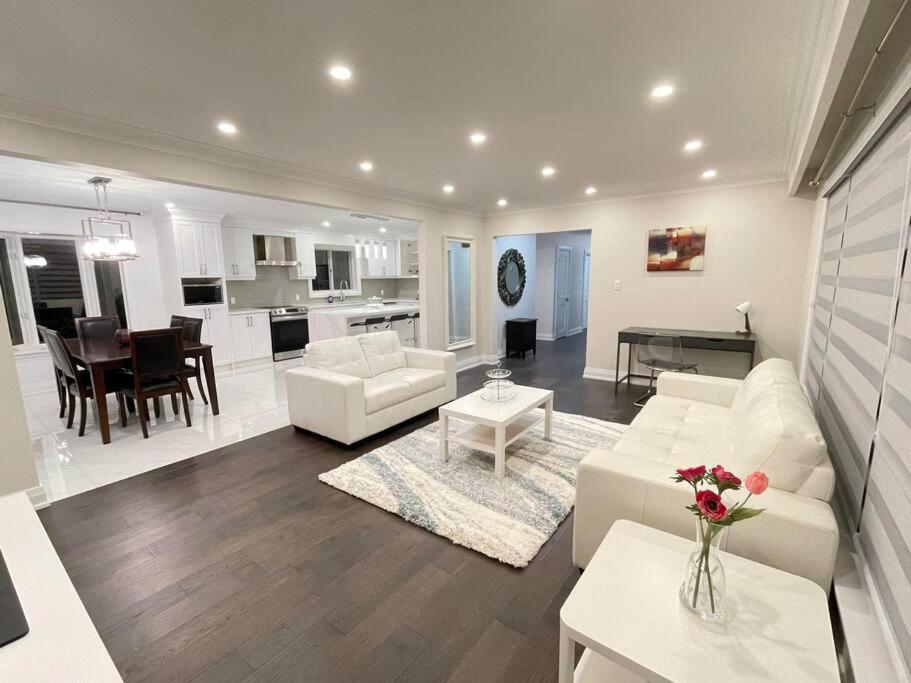 3-Bedroom Modern Luxury Apartment In The Heart Of City Toronto Ngoại thất bức ảnh