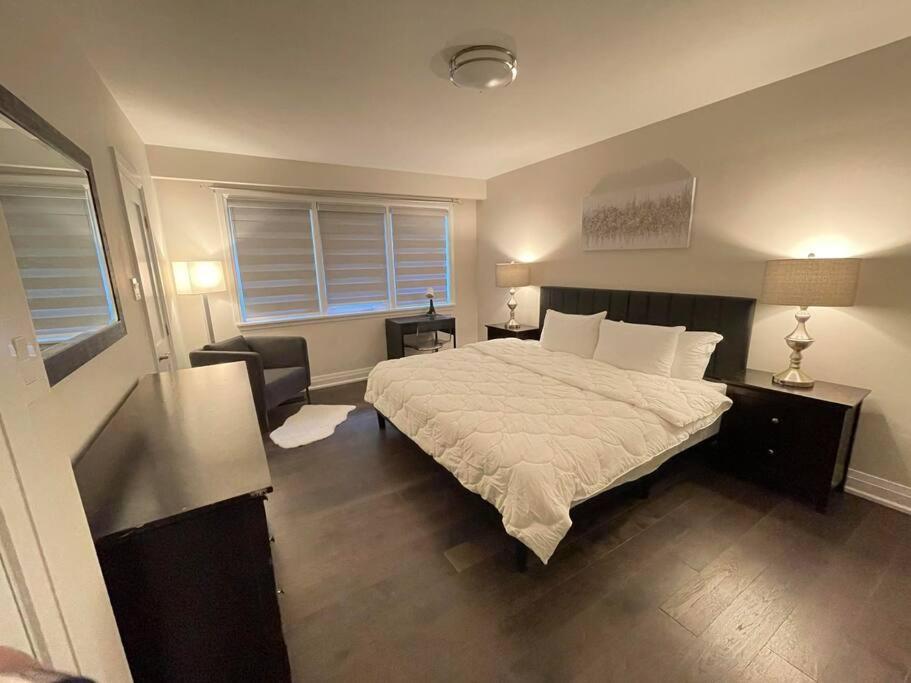 3-Bedroom Modern Luxury Apartment In The Heart Of City Toronto Ngoại thất bức ảnh