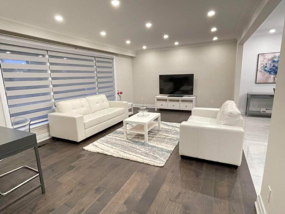 3-Bedroom Modern Luxury Apartment In The Heart Of City Toronto Ngoại thất bức ảnh