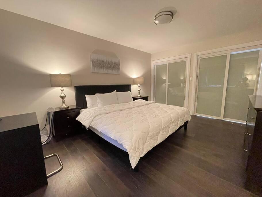 3-Bedroom Modern Luxury Apartment In The Heart Of City Toronto Ngoại thất bức ảnh